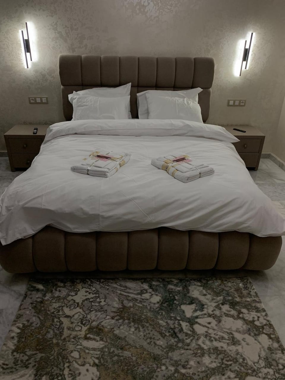 Bed, Photo of the whole room, Bedroom, towels