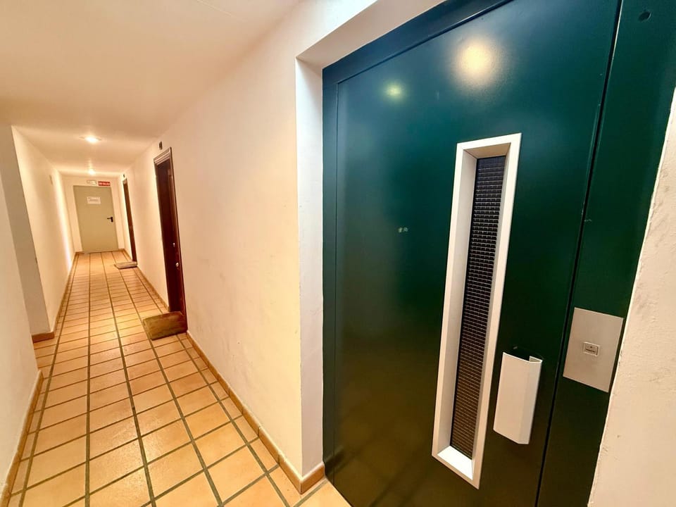 Facade/entrance, elevator