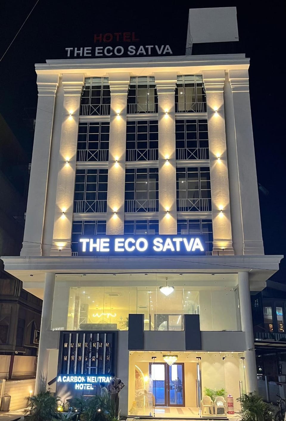 Property building, Facade/entrance, Night