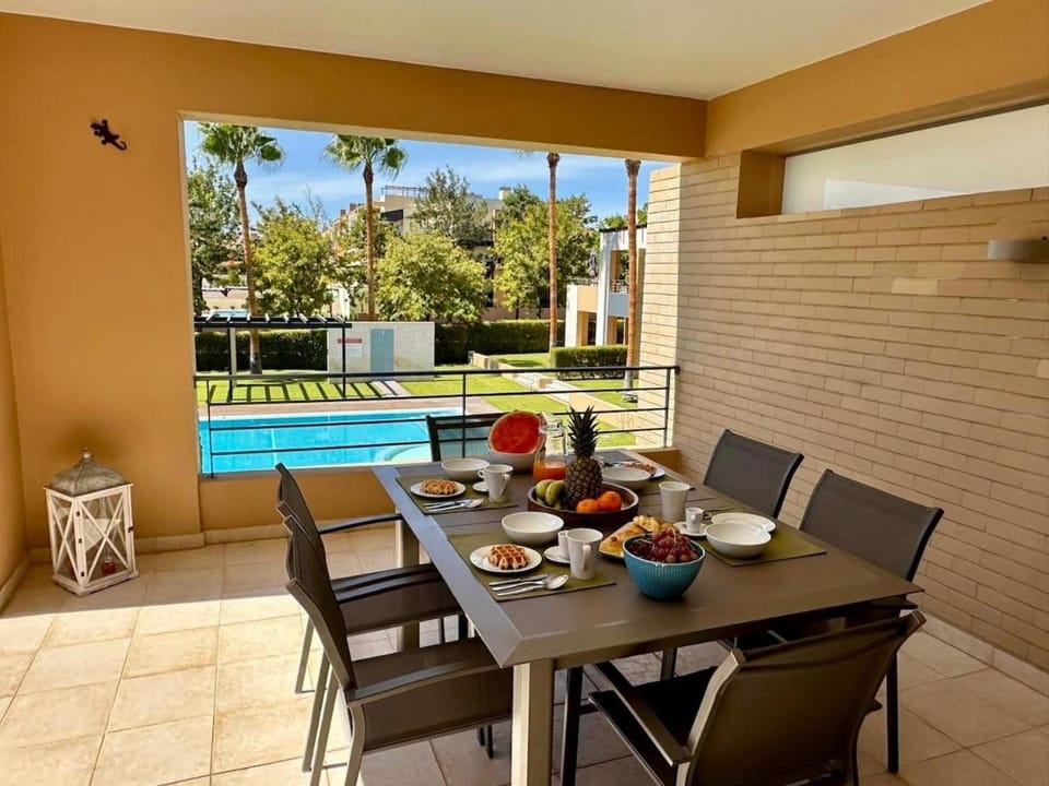 View (from property/room), Balcony/Terrace, Dining area