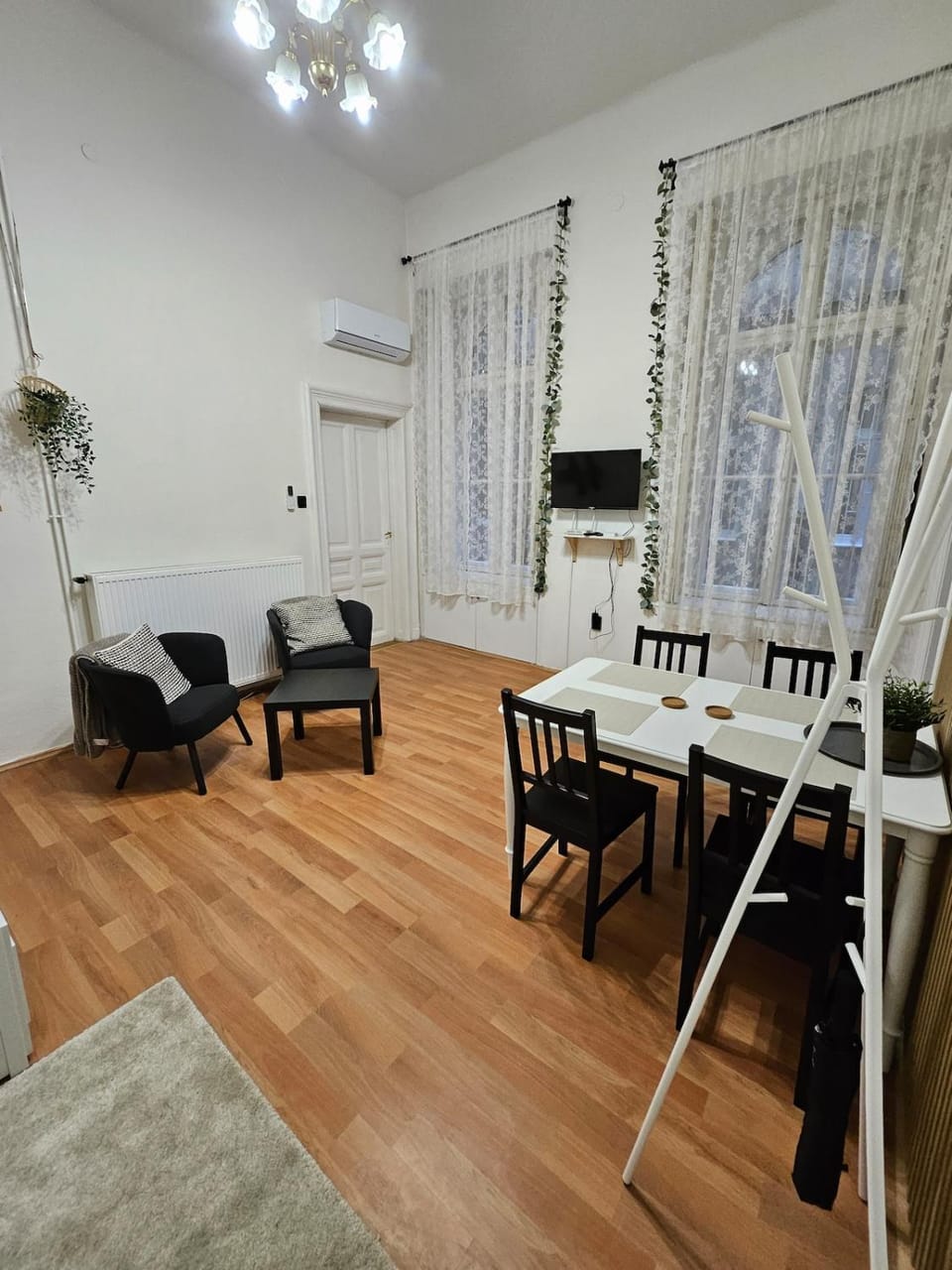 Living room, Dining area, air conditioner