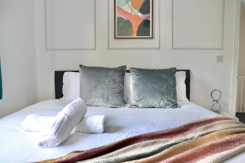 Modern Spacious 3BR-Free Parking-Long Stay Discounts House in Maidstone