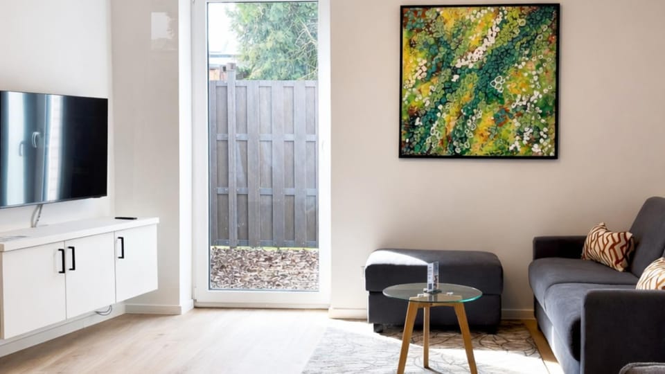 Communal lounge/ TV room, TV and multimedia, Living room, Seating area, Evening entertainment