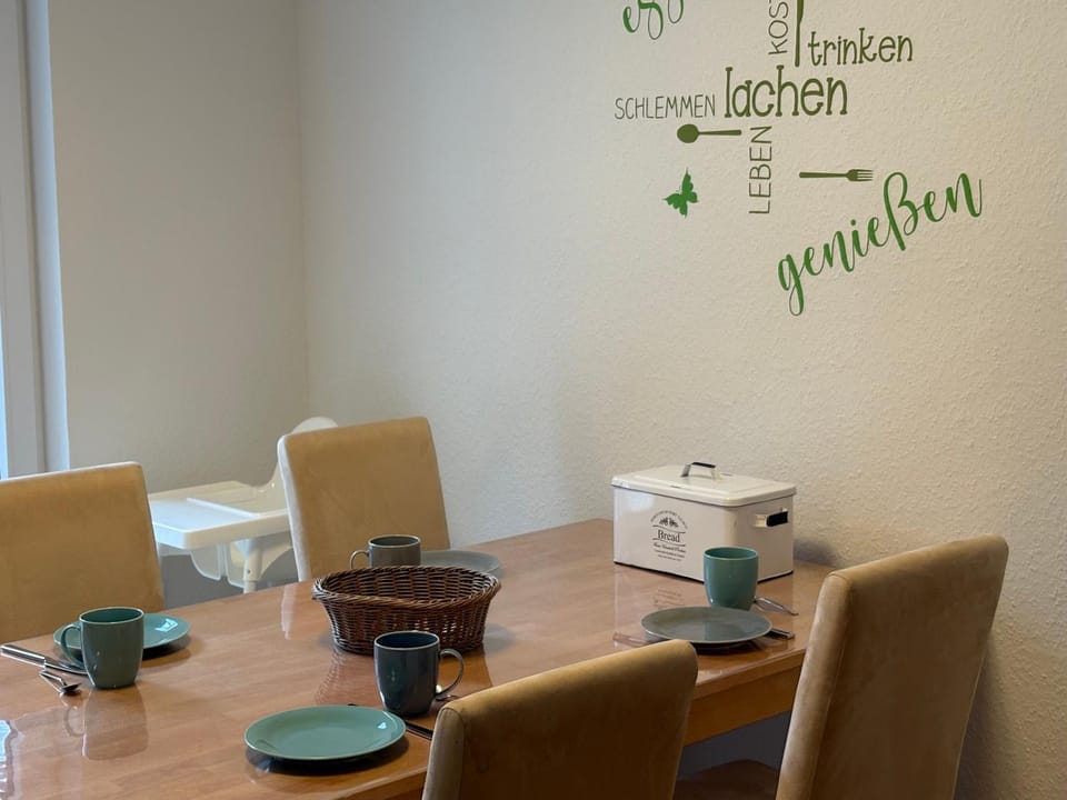 Seating area, Dining area