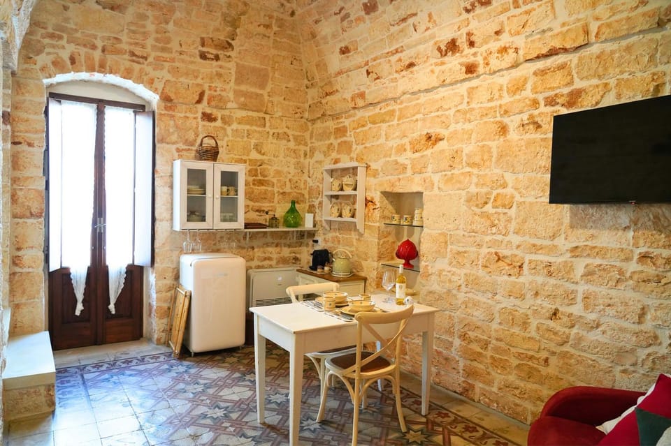 TV and multimedia, Kitchen or kitchenette, Living room, Dining area, oven