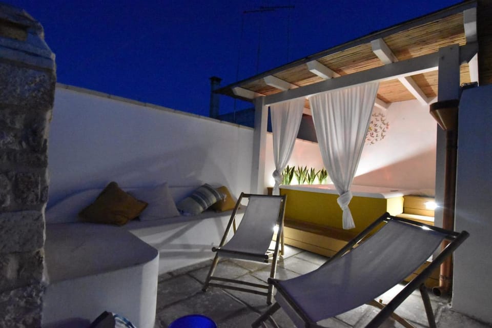 Night, Hot Tub, Balcony/Terrace, sunbed