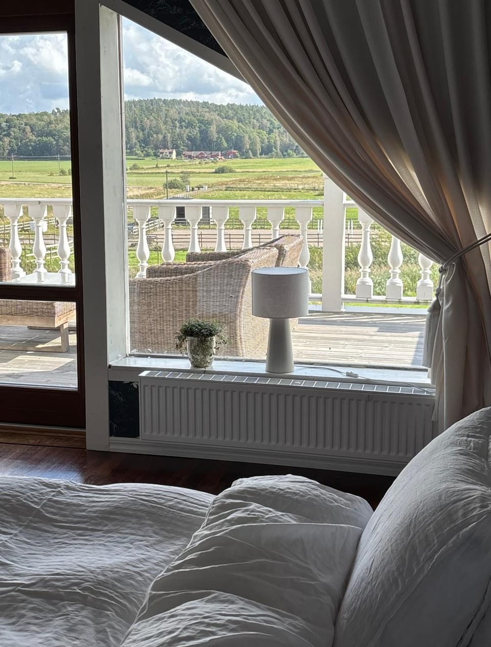 Bed, Natural landscape, View (from property/room), Balcony/Terrace, Bedroom