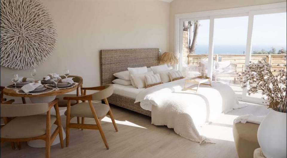 Bed, Living room, Seating area, Bedroom