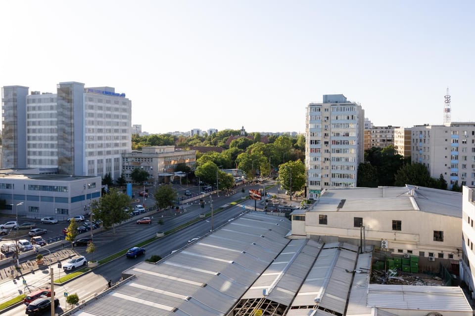Neighbourhood, Bird's eye view, Street view, Location