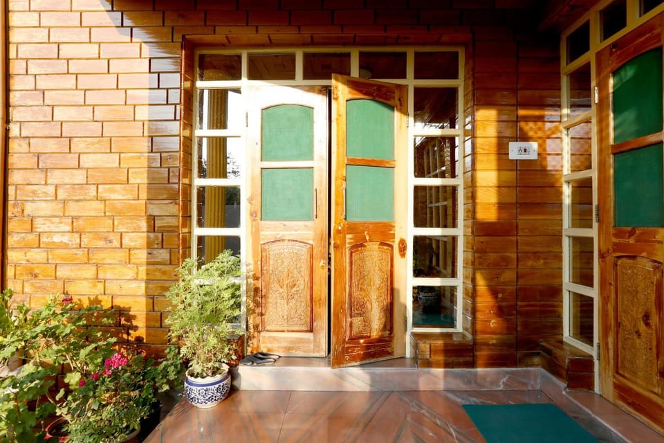 Facade/entrance, Day
