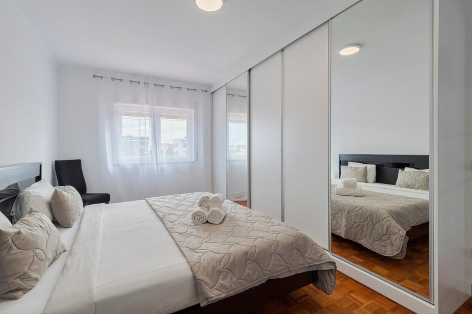 Bed, Photo of the whole room, Bedroom, towels, wardrobe
