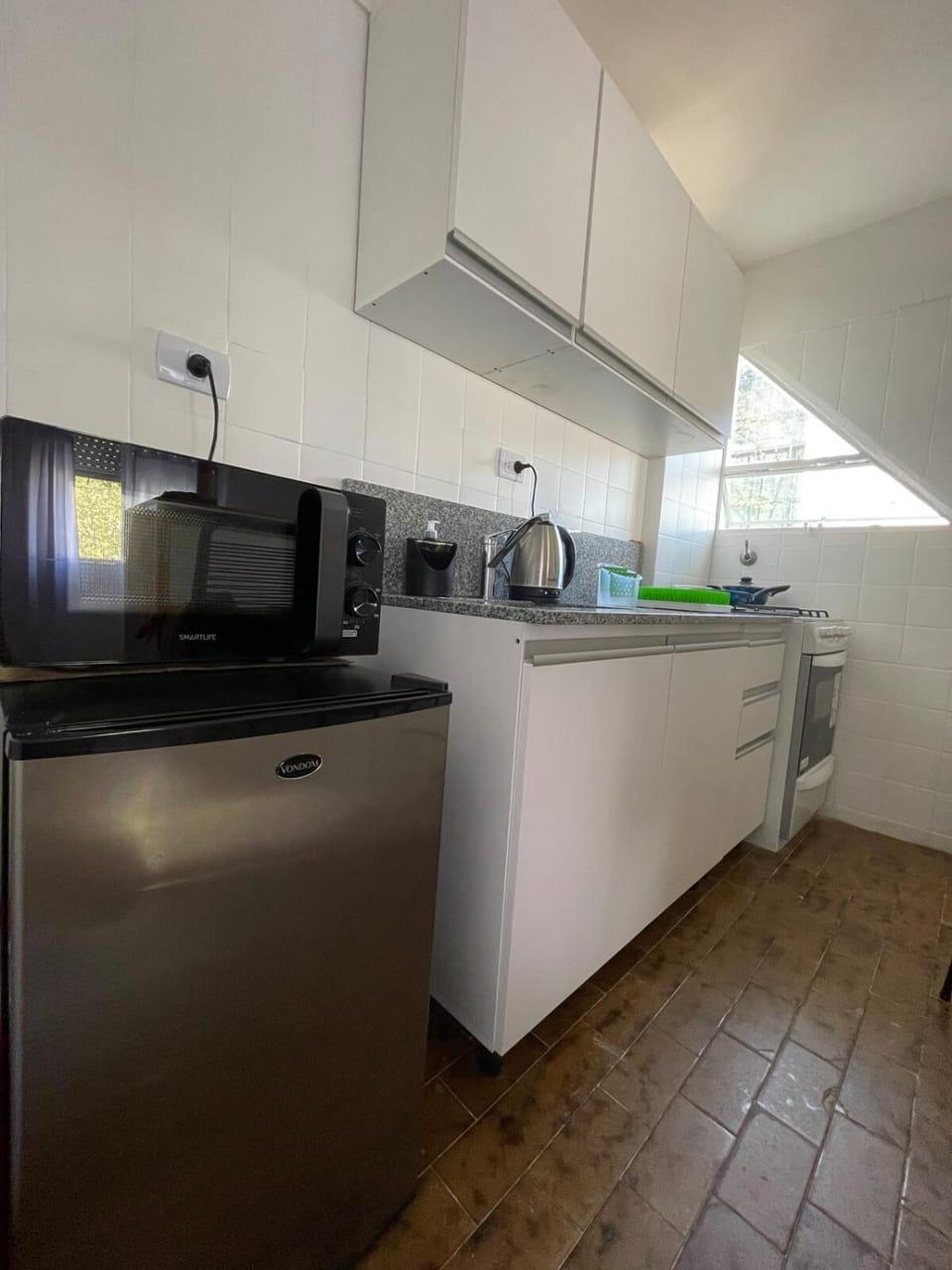 Kitchen or kitchenette, minibar, oven