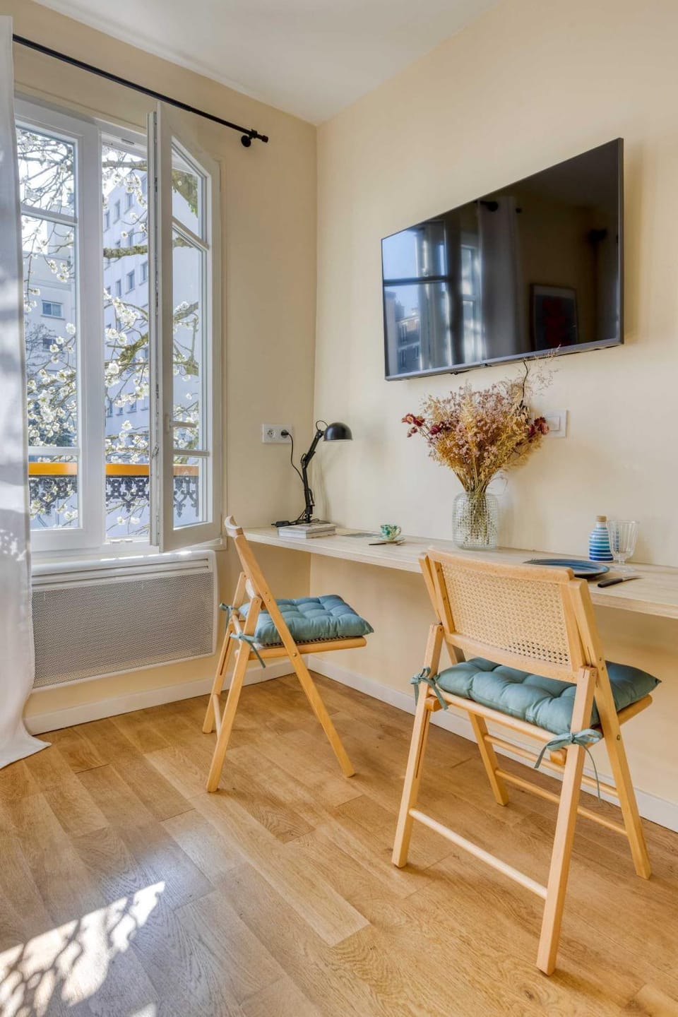 Modern Studio-2P - Belleville Apartment in Paris