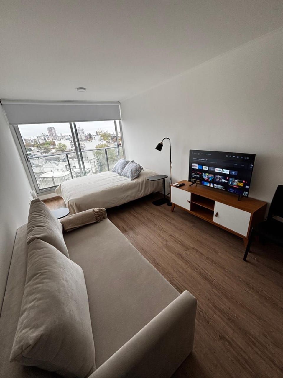 A Pasos Tres Cruces Apartment in Montevideo Department, Uruguay