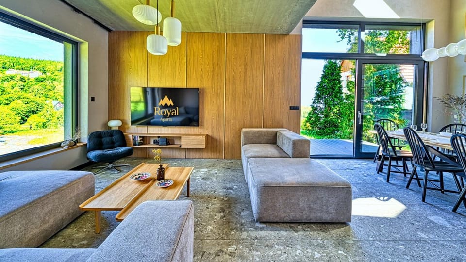 Communal lounge/ TV room, TV and multimedia, Balcony/Terrace, Seating area, Dining area