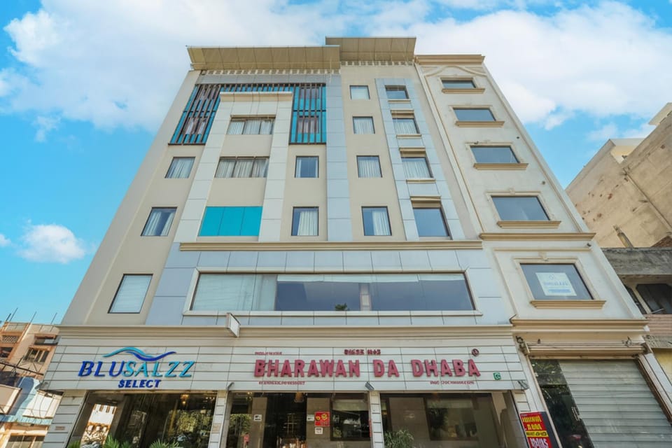 Facade/entrance