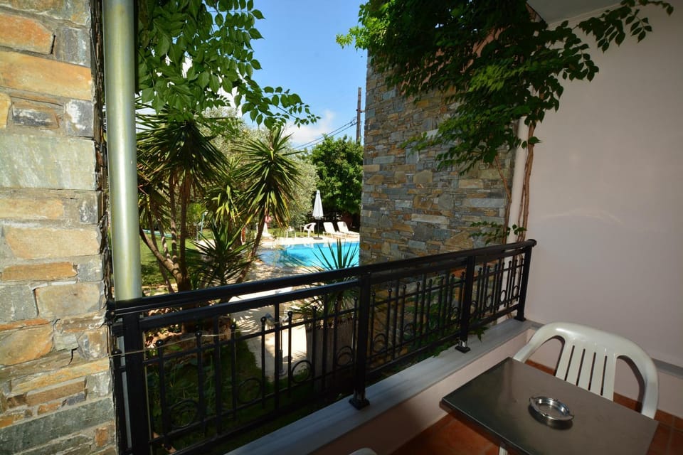 Balcony/Terrace, Pool view