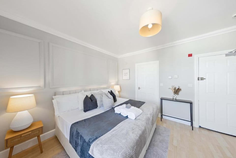 Bed, Photo of the whole room, wardrobe