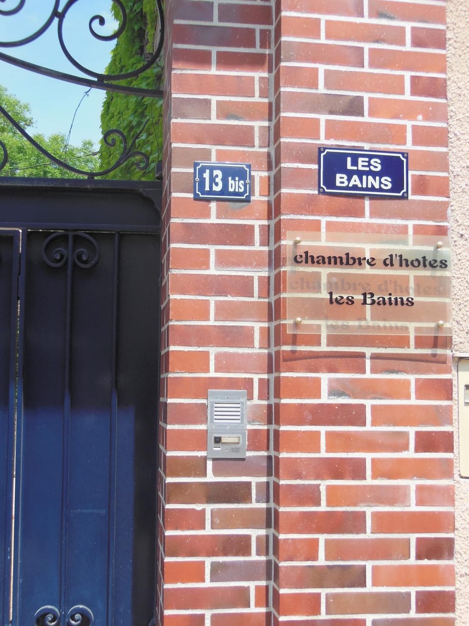 Facade/entrance