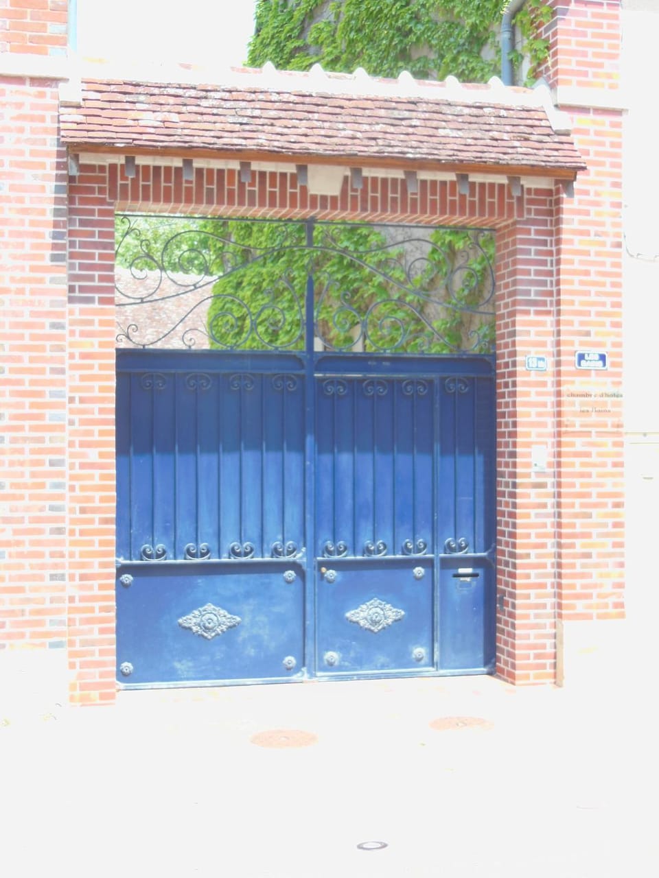 Facade/entrance, Breakfast