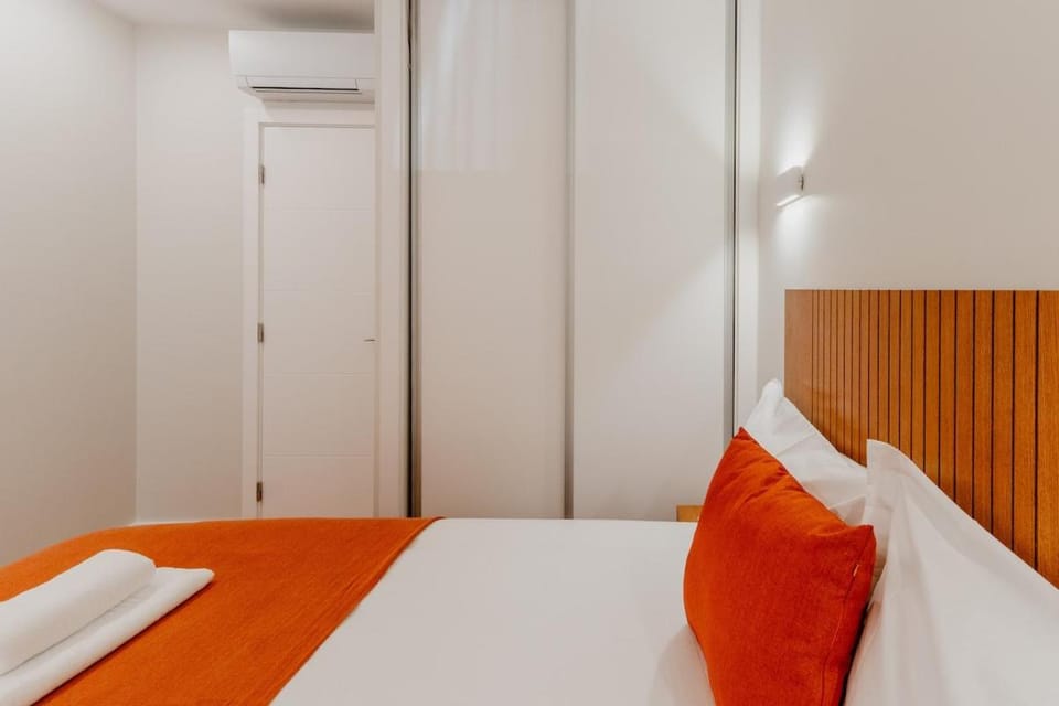 Bed, Photo of the whole room, Bedroom, wardrobe, air conditioner