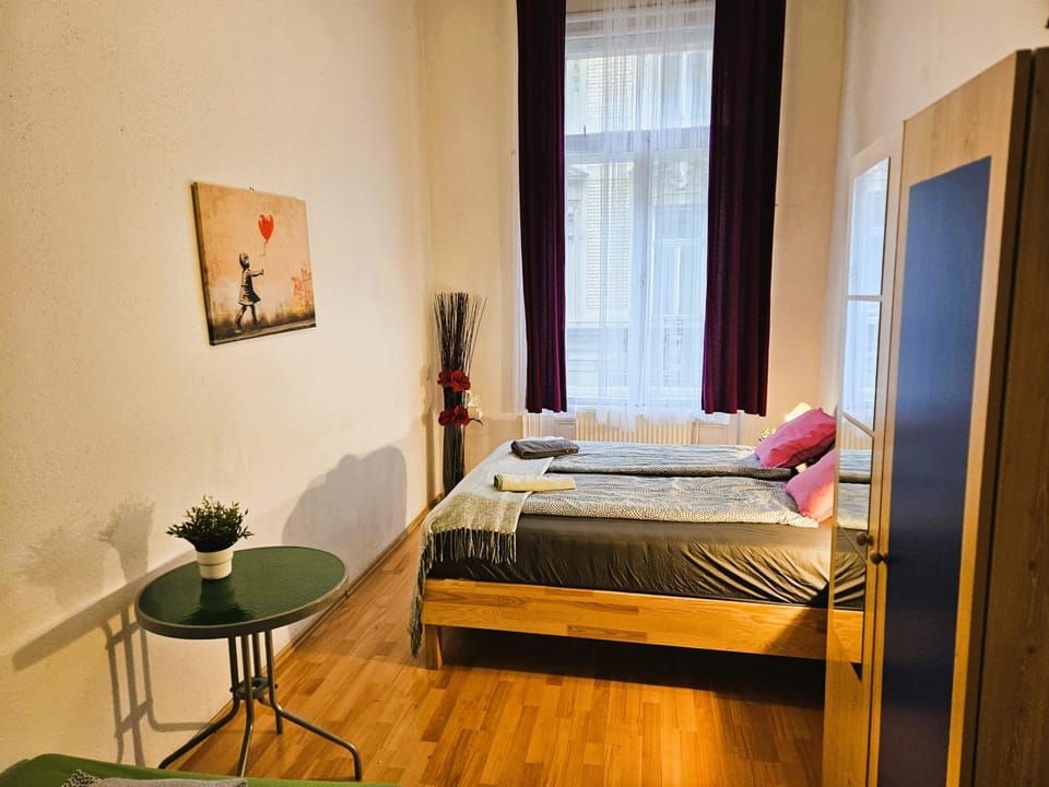 Cozy rooms near the New York Cafe with private bathroom Hostel in Budapest
