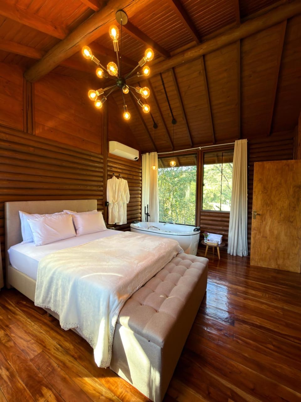 Bed, Photo of the whole room, Bedroom