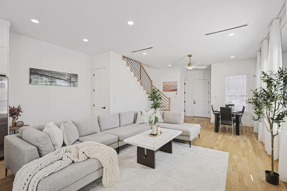 Upscale Group Getaway Sleeps 25 Downtown Dallas House in Dallas