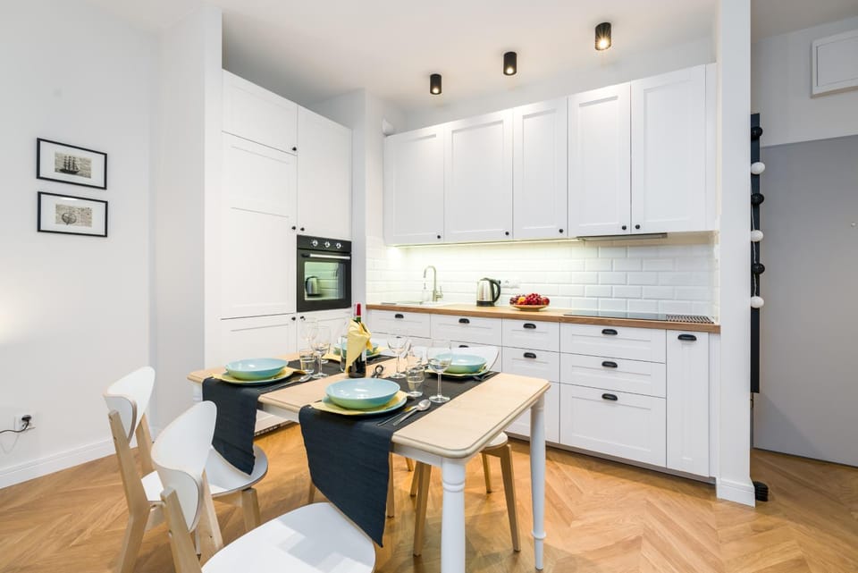 Kitchen or kitchenette, Dining area, stove