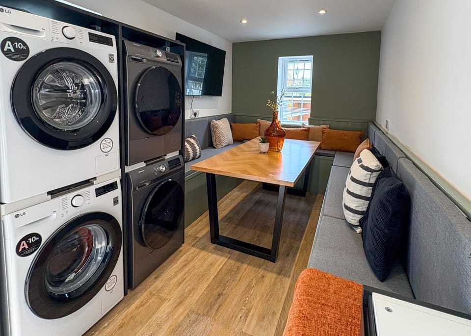 Luxury 8 Bed - Cromwell Street Apartment in Gloucester