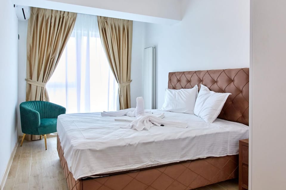 Bed, Photo of the whole room, Bedroom, towels, air conditioner