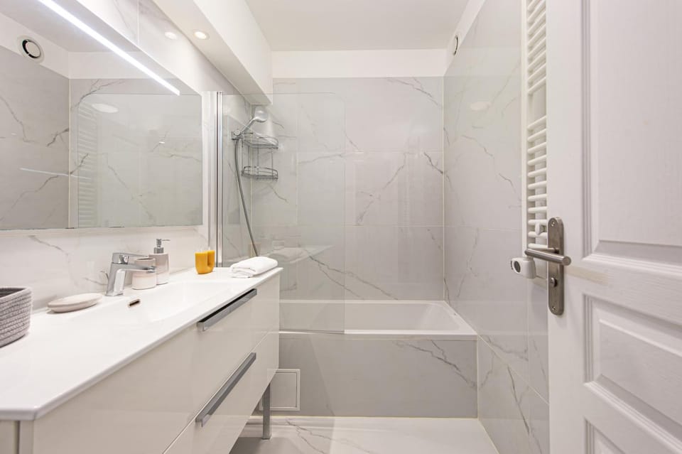 Shower, Bathroom, Bath, towels