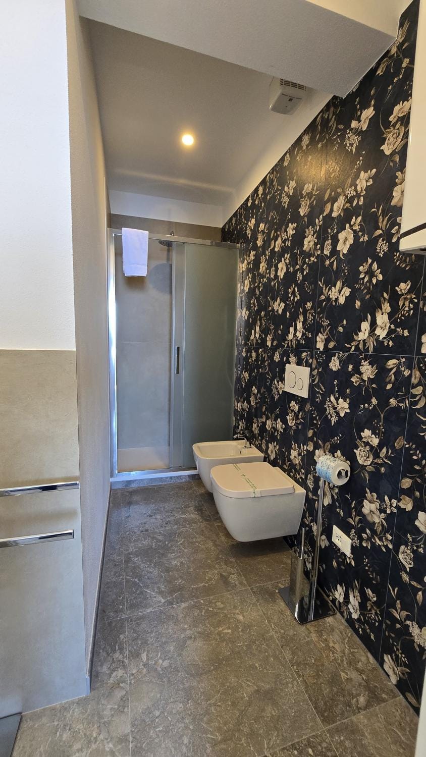 Shower, Toilet, Bathroom