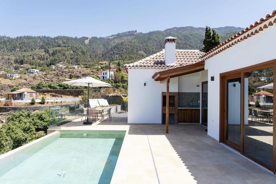 Patio, BBQ facilities