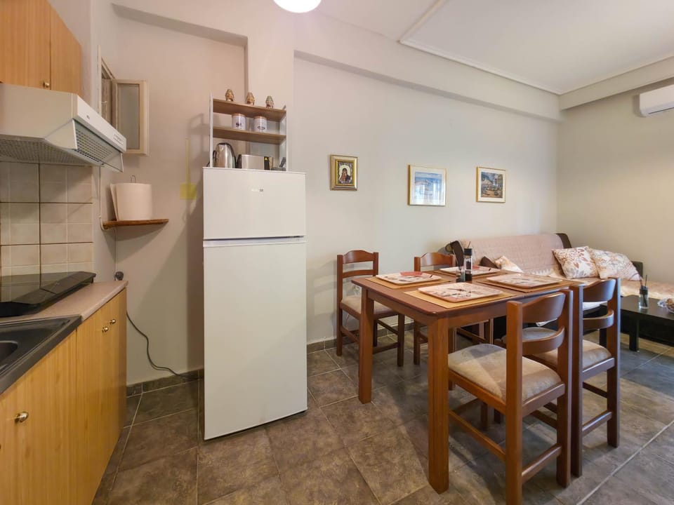 Kitchen or kitchenette, Living room, Dining area