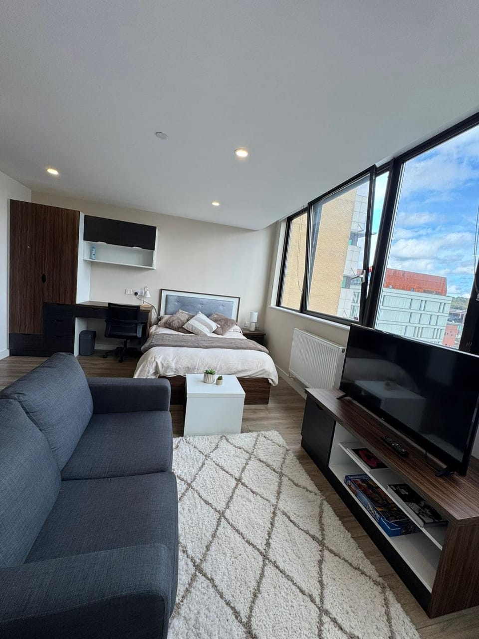 Communal lounge/ TV room, City view, acessibility