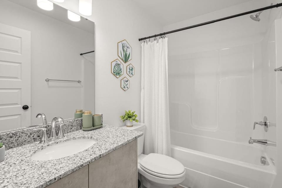 Modern 3BR Centerton Near Walmart HQ & Bentonville House in Bentonville