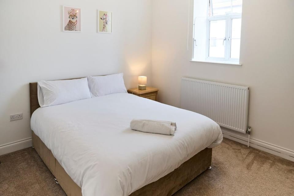 Four Bedroom House by Brookland Stays Serviced Accommodation Short Lets Bristol with Free WiFi Apartment in Bristol
