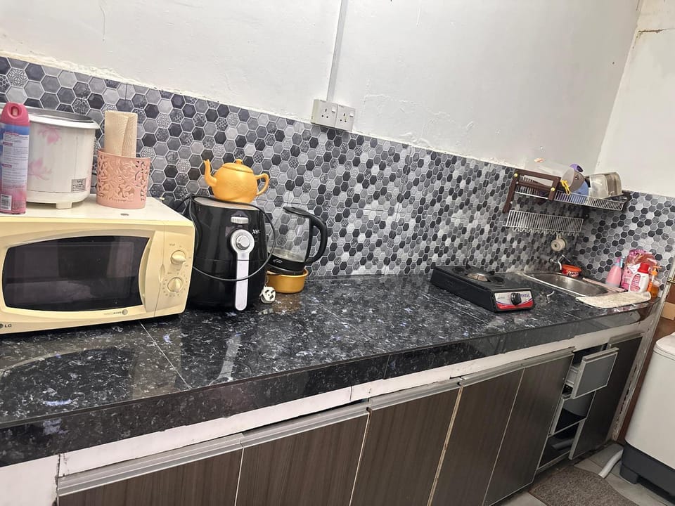 Coffee/tea facilities, Kitchen or kitchenette, stove, toaster
