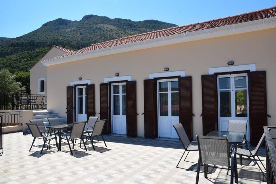 Property building, Day, Balcony/Terrace, Balcony/Terrace
