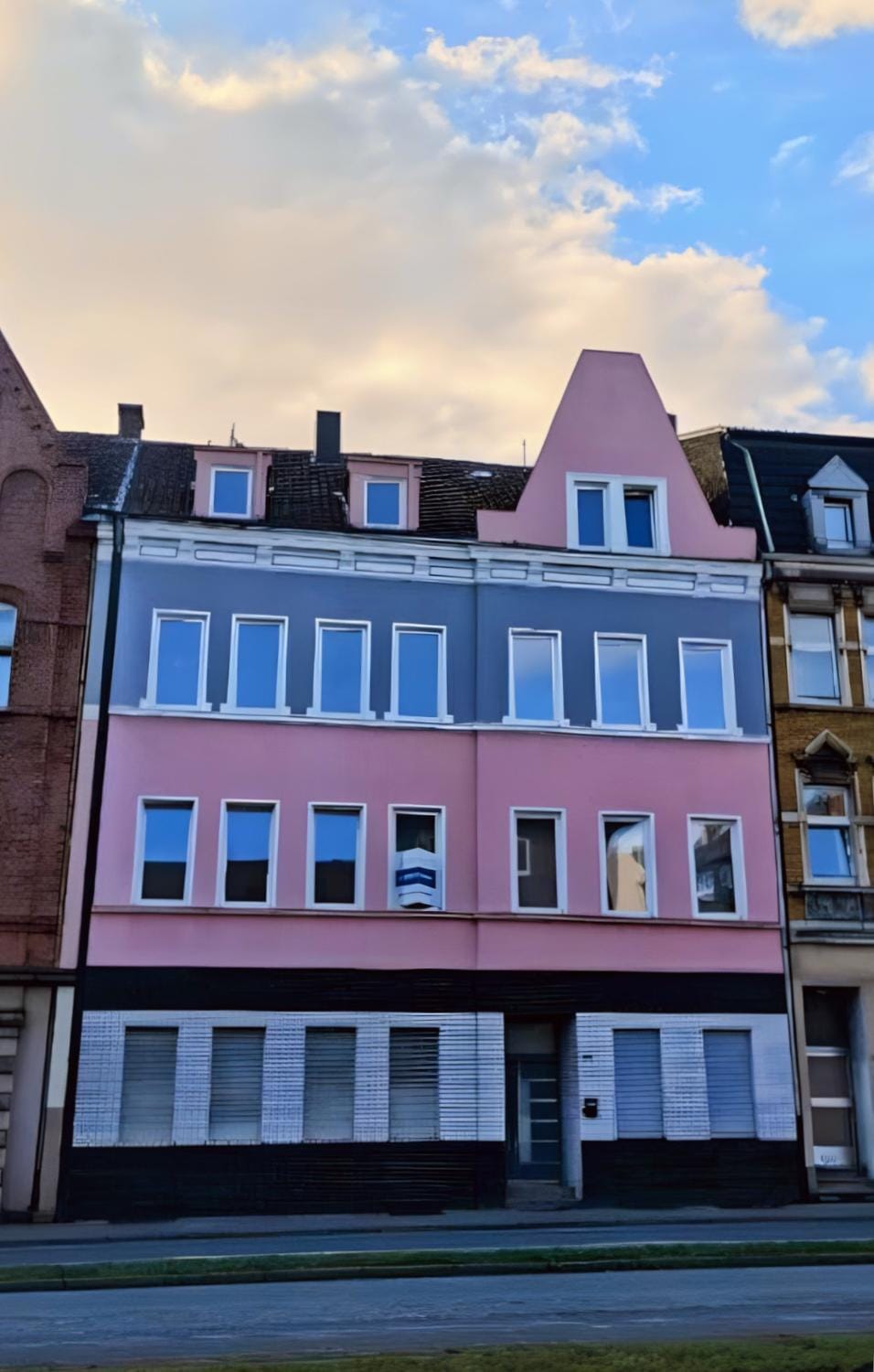 Property building, Facade/entrance, Location