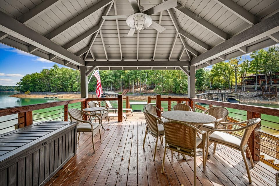 Gleesome Inn House in Blue Ridge Lake