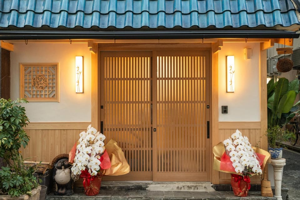 Property building, Facade/entrance, Day