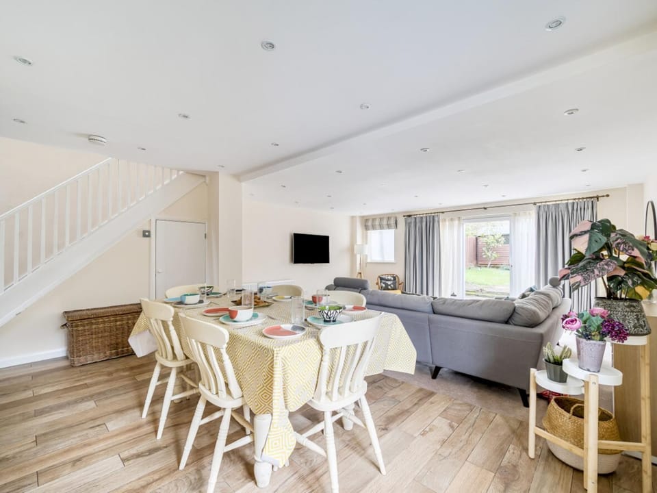 Communal lounge/ TV room, TV and multimedia, Living room, Other, Seating area, Dining area, Evening entertainment
