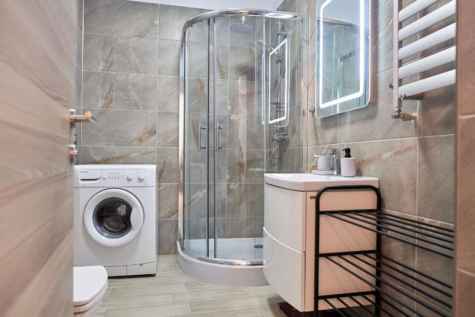 Shower, Toilet, Bathroom, washing machine