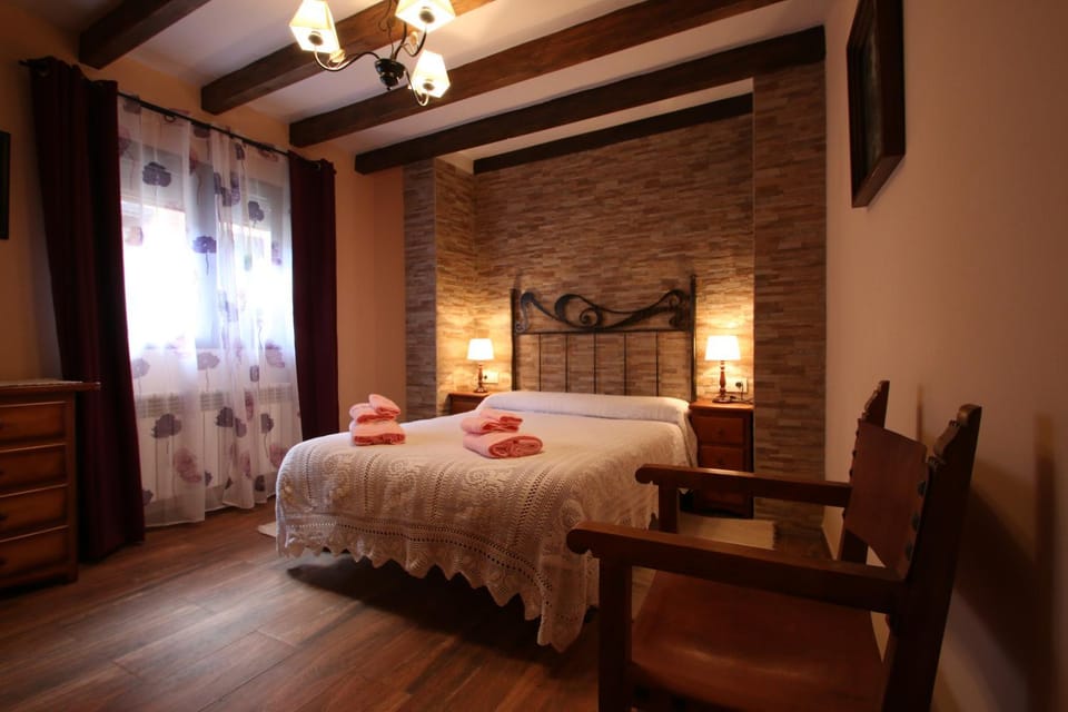 Photo of the whole room, Decorative detail
