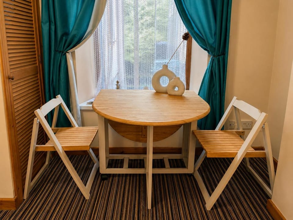 54 - Room 2 - Smart Tv Bed and Breakfast in Swansea