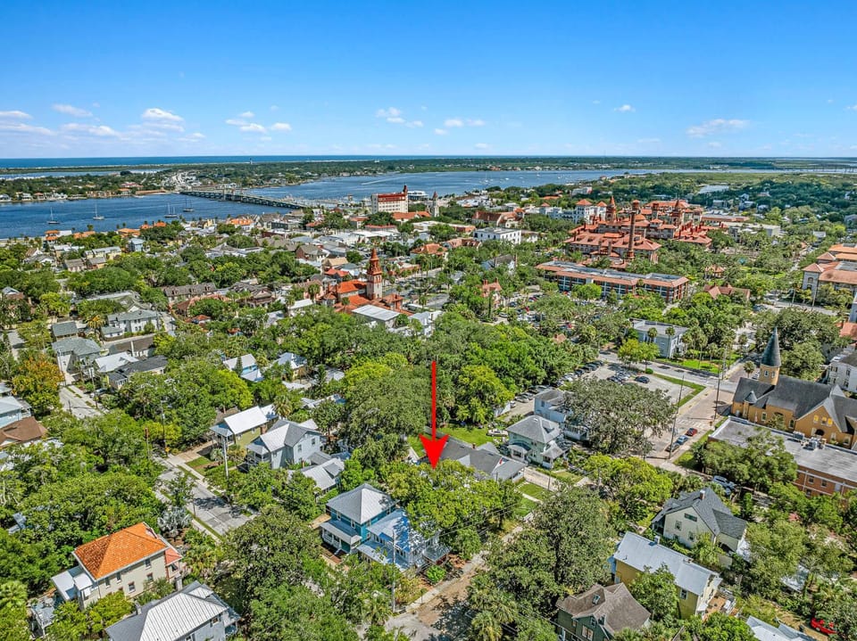 Old City Hideout l Historic l Walk to St George Apartment in Saint Augustine