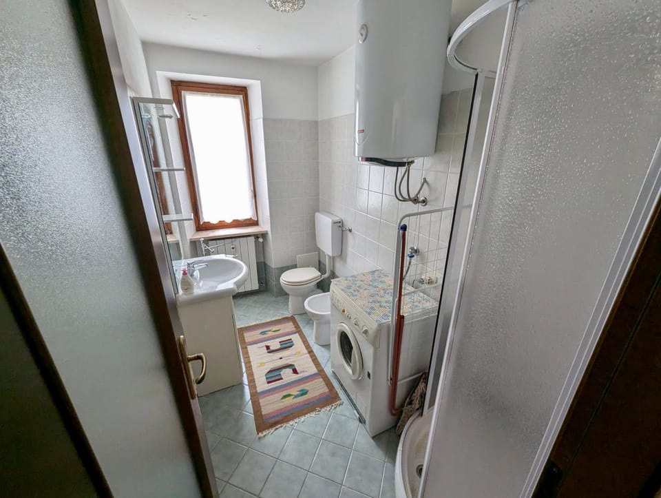 Shower, Toilet, Bathroom, washing machine