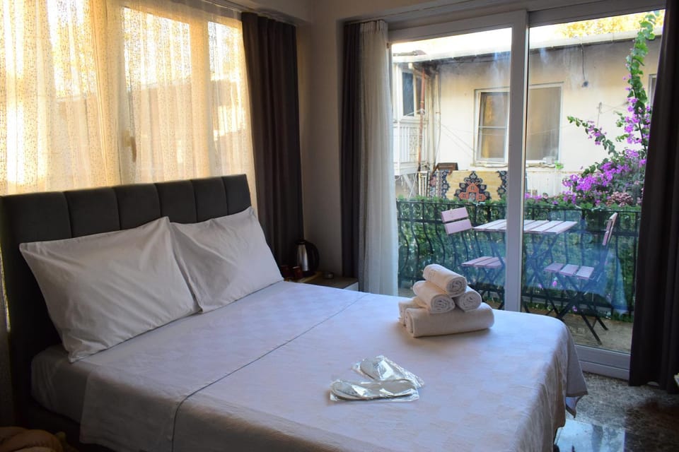 Bed, View (from property/room), Balcony/Terrace, Photo of the whole room, Bedroom, towels